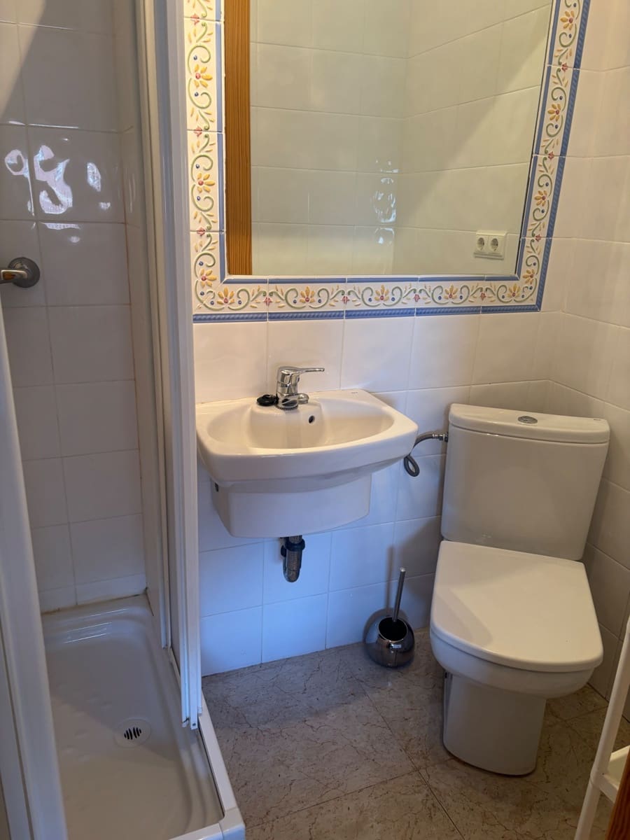 3 soverom Leilighet til leie i Torrevieja med garasje - € 850 (Ref: 9719524)