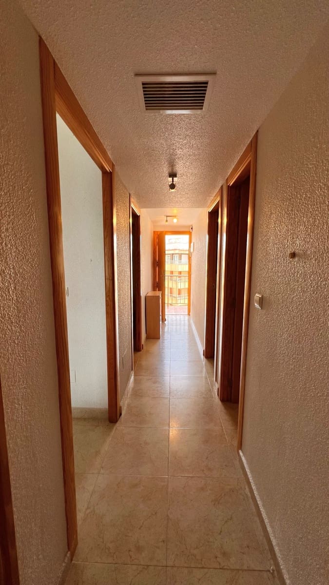3 soverom Leilighet til leie i Torrevieja med garasje - € 850 (Ref: 9719524)