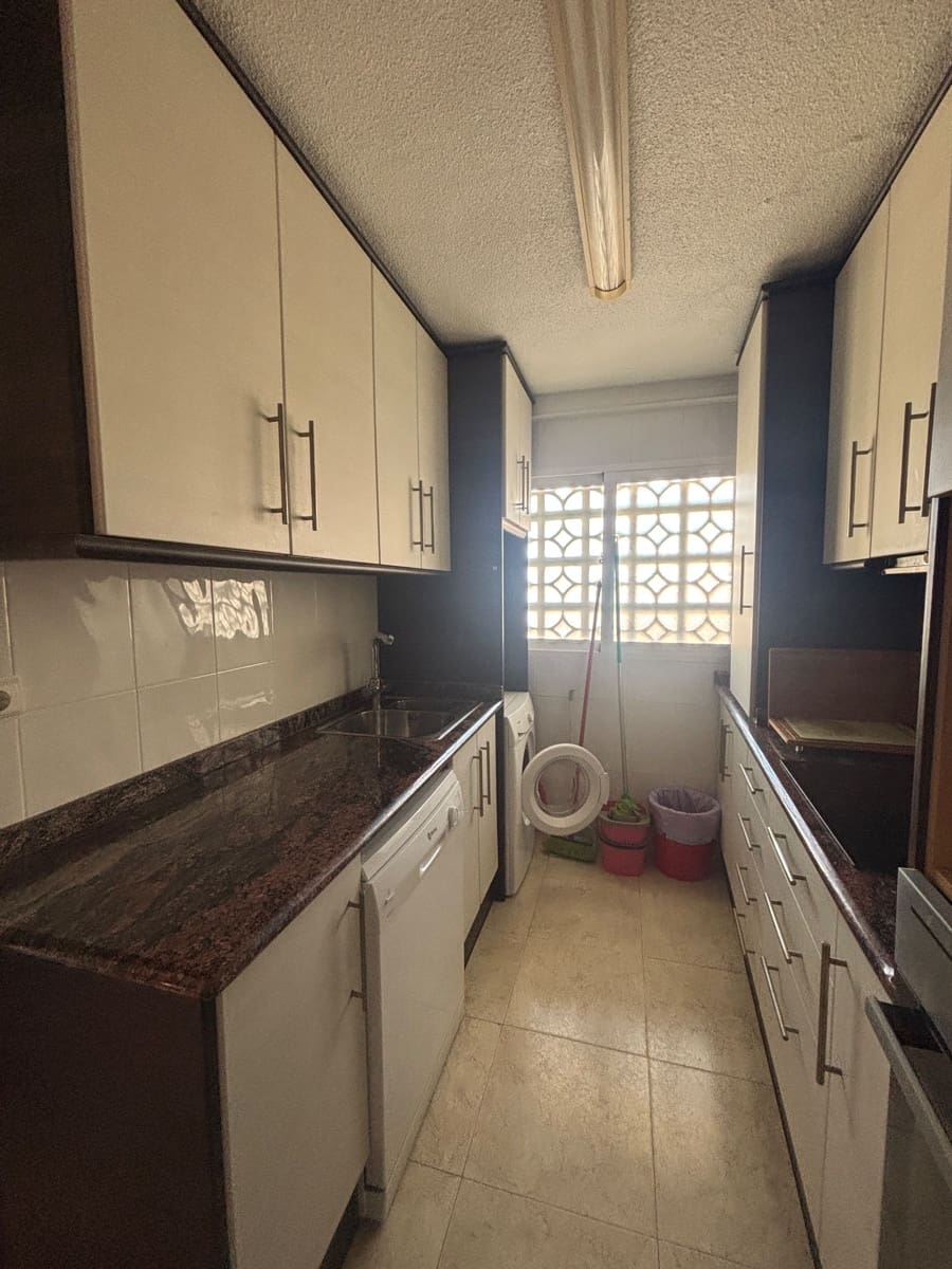 3 soverom Leilighet til leie i Torrevieja med garasje - € 850 (Ref: 9719524)