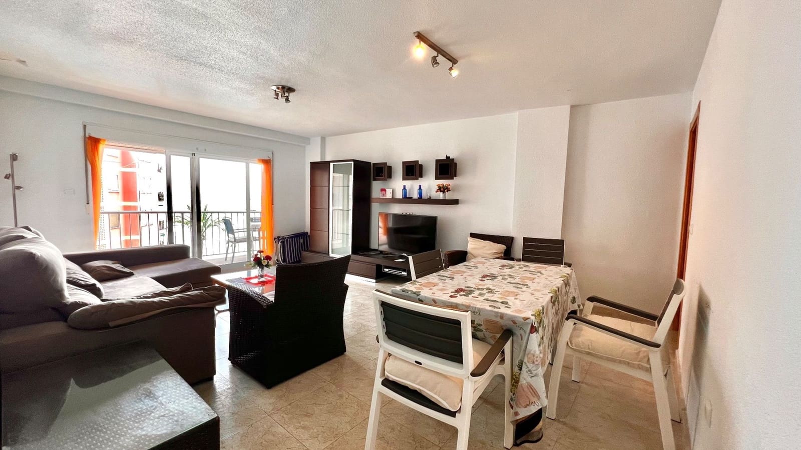 3 soverom Leilighet til leie i Torrevieja med garasje - € 850 (Ref: 9719524)