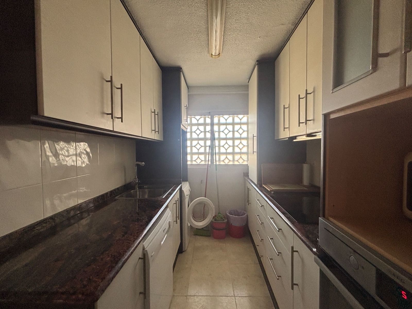 3 soverom Leilighet til leie i Torrevieja med garasje - € 850 (Ref: 9719524)