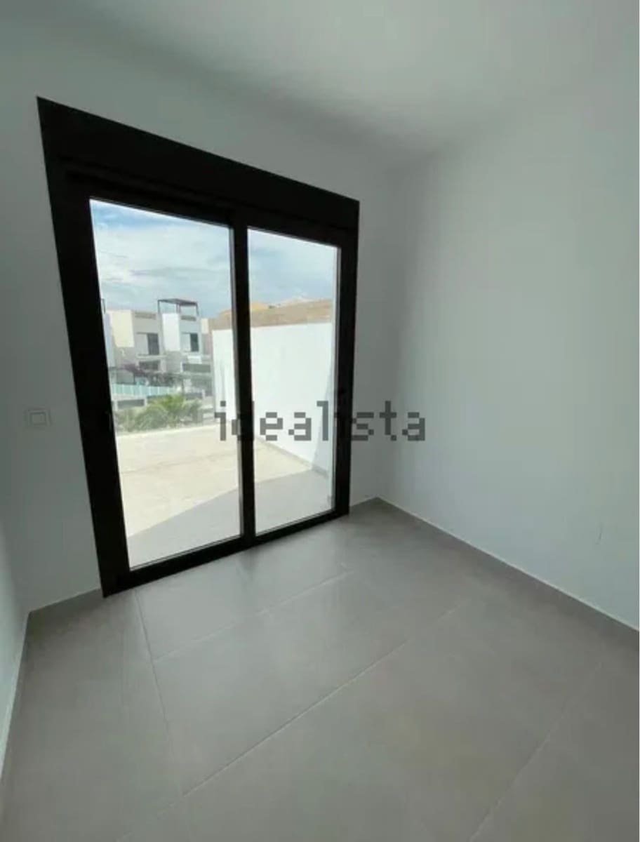 4 bedroom Villa for rent in Benijofar with pool garage - € 2,350 (Ref: 9728590)