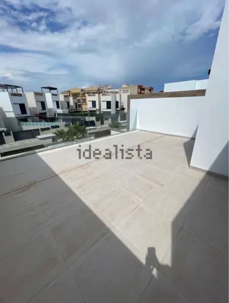 4 bedroom Villa for rent in Benijofar with pool garage - € 2,350 (Ref: 9728590)