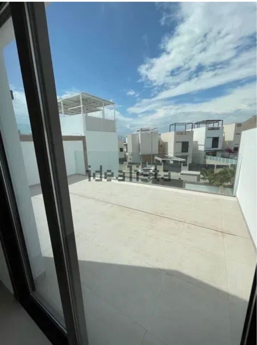 4 bedroom Villa for rent in Benijofar with pool garage - € 2,350 (Ref: 9728590)