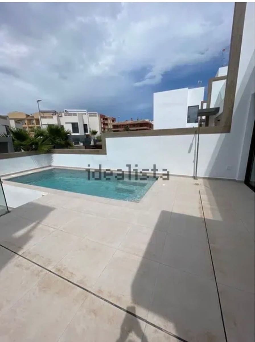 4 bedroom Villa for rent in Benijofar with pool garage - € 2,350 (Ref: 9728590)