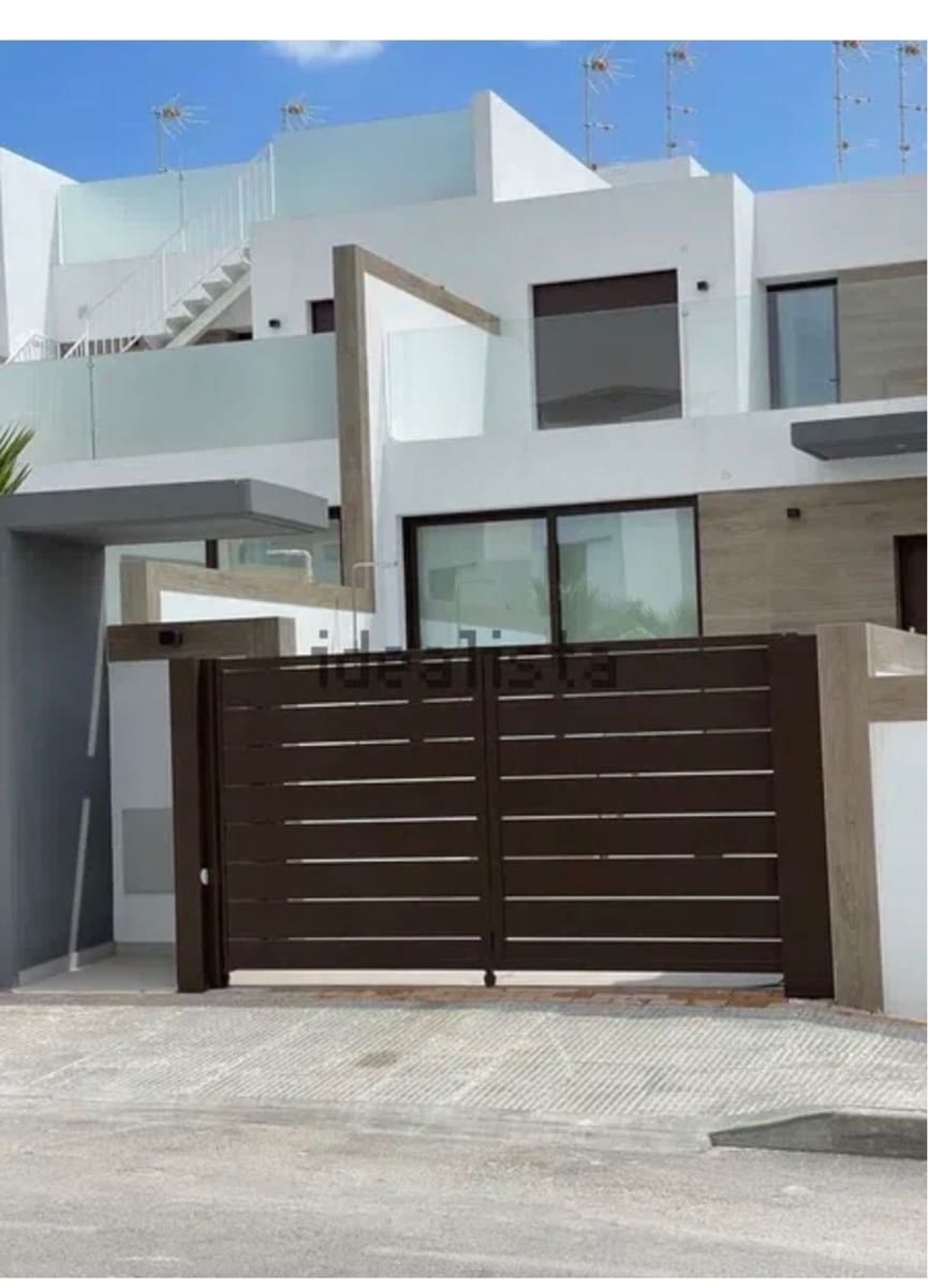 4 bedroom Villa for rent in Benijofar with pool garage - € 2,350 (Ref: 9728590)