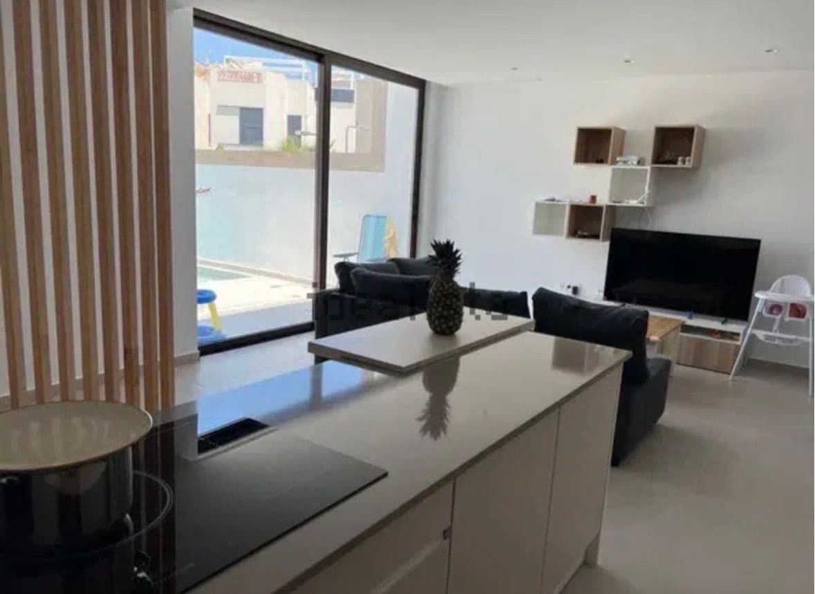 4 bedroom Villa for rent in Benijofar with pool garage - € 2,350 (Ref: 9728590)