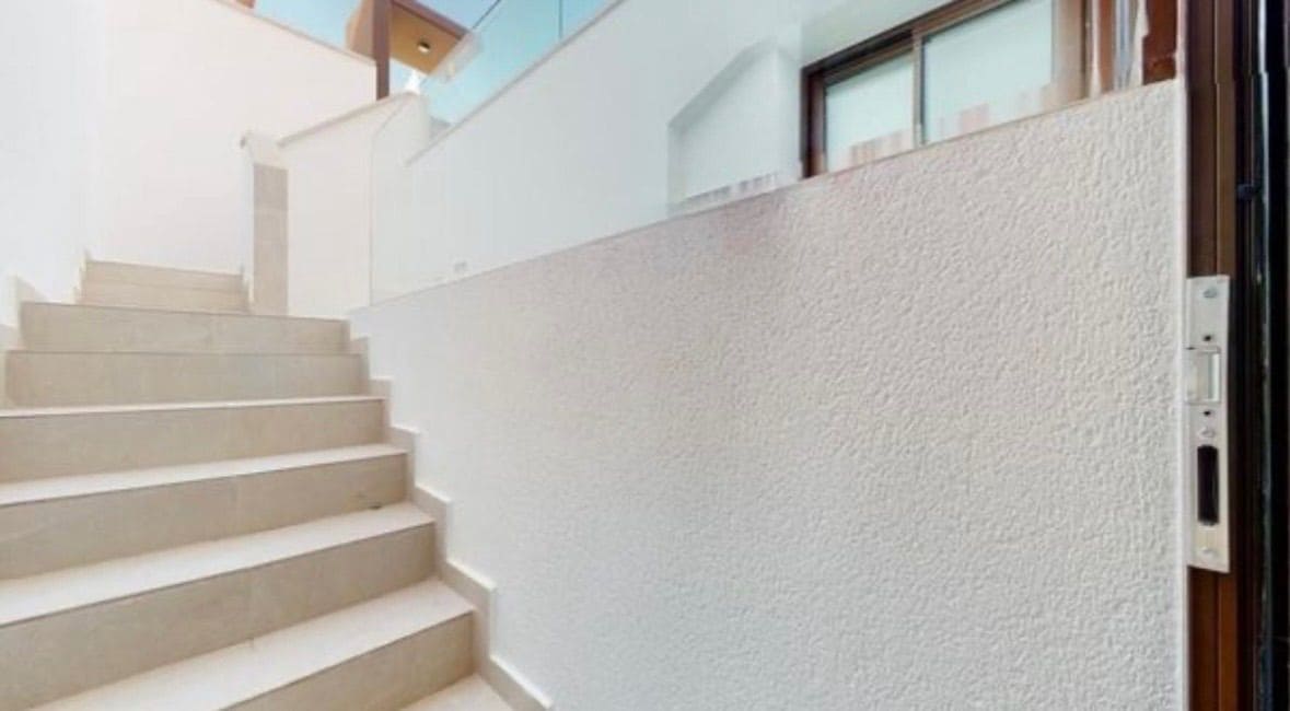 4 soveværelse Villa til leje i Benijofar med swimmingpool garage - € 2.350 (Ref: 9751626)