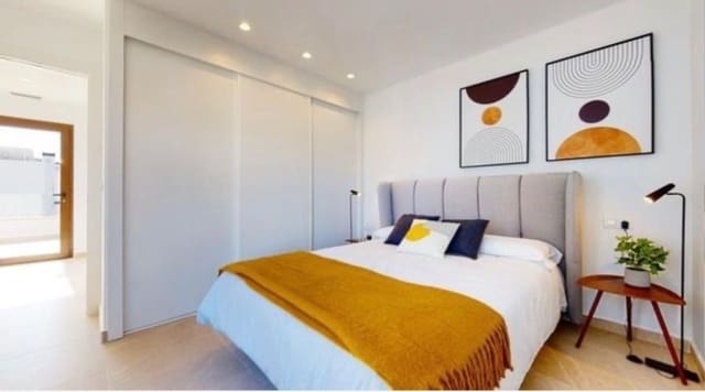 Villa/Maison de 4 chambres à louer à Benijófar avec piscine garage - 2 350 € (Ref: 9751626)