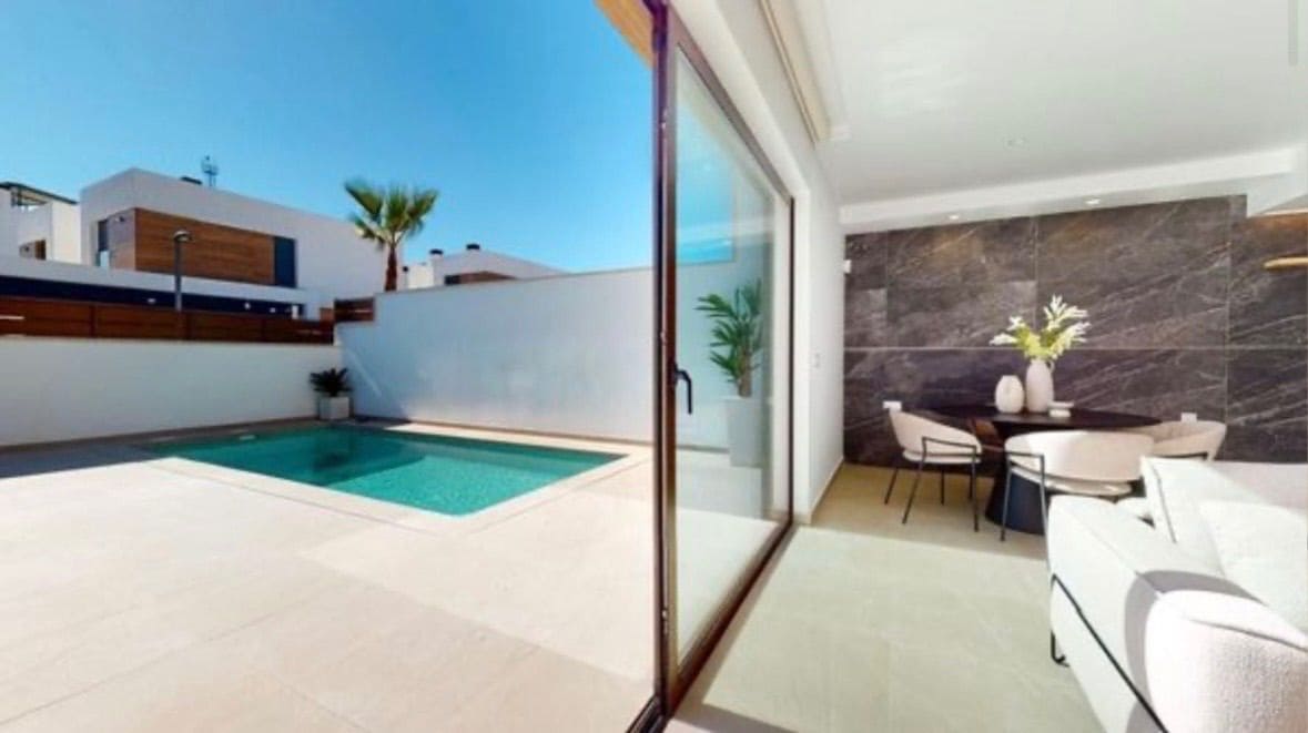 4 soveværelse Villa til leje i Benijofar med swimmingpool garage - € 2.350 (Ref: 9751626)