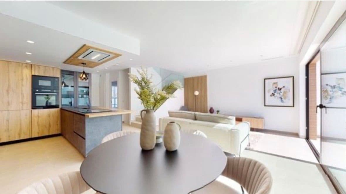 4 soveværelse Villa til leje i Benijofar med swimmingpool garage - € 2.350 (Ref: 9751626)