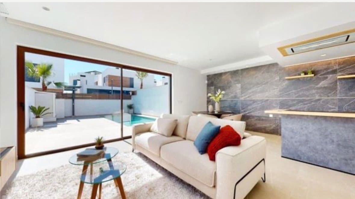 4 soveværelse Villa til leje i Benijofar med swimmingpool garage - € 2.350 (Ref: 9751626)