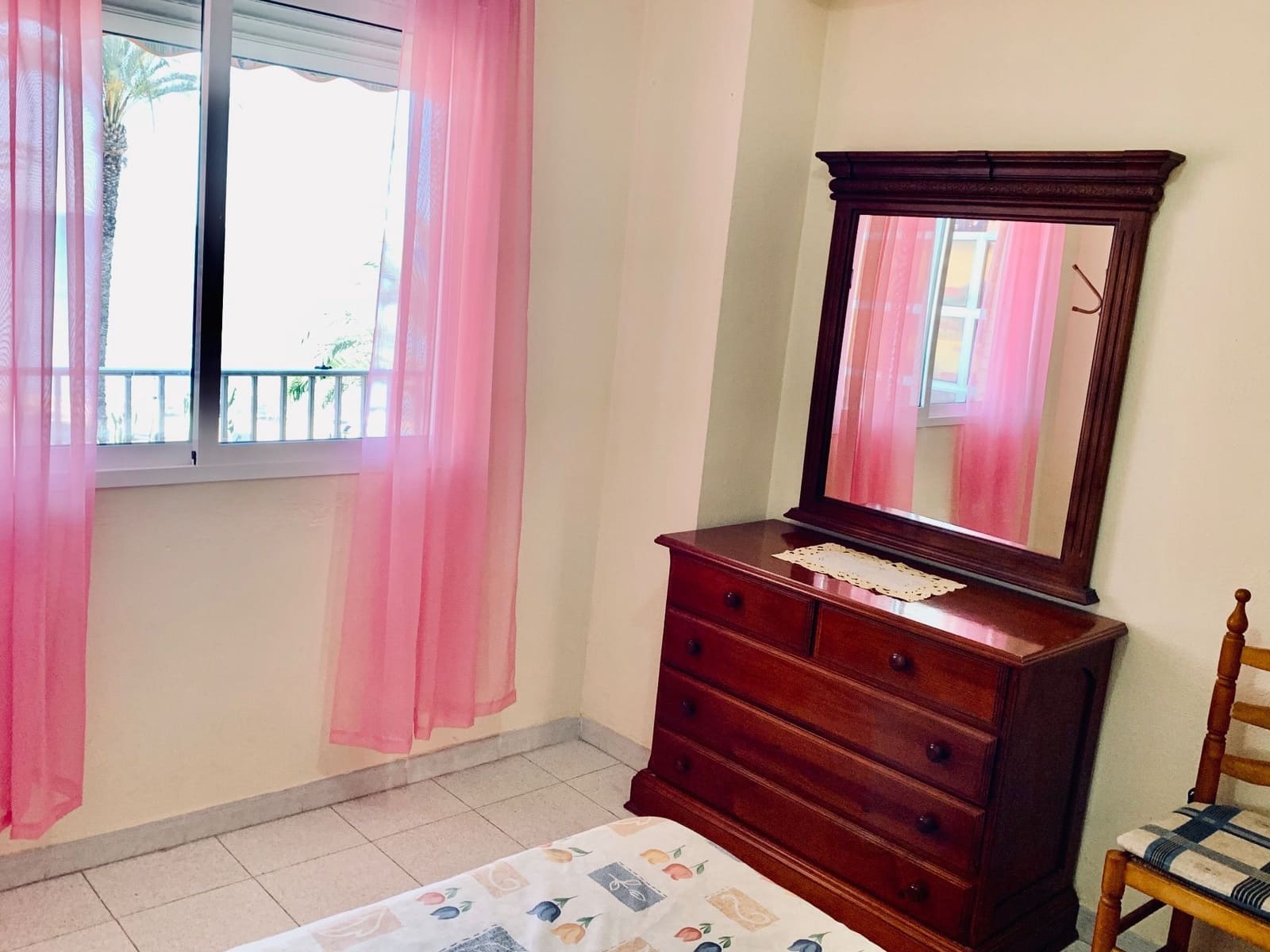 3 bedroom Apartment for rent in Torrevieja with garage - € 750 (Ref: 9780142)