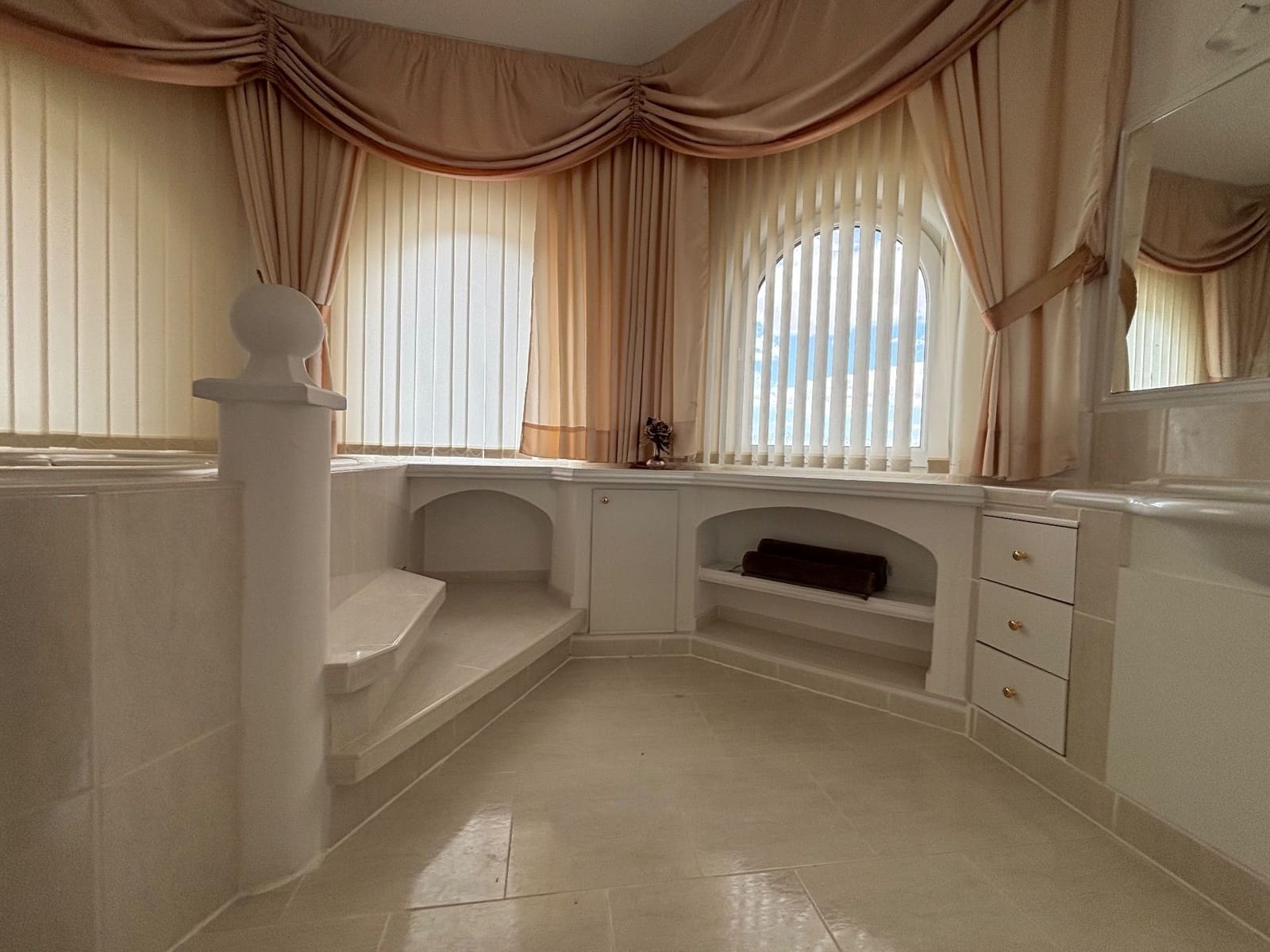 5 bedroom Villa for rent in Muchamiel / Mutxamel with pool garage - € 3,000 (Ref: 9840083)