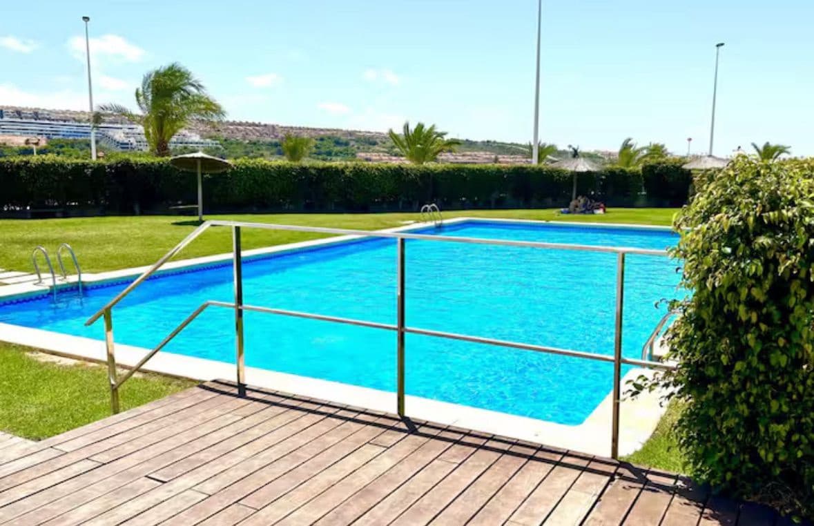 4 bedroom Townhouse for rent in Arenales del Sol with pool garage - € 2,500 (Ref: 9866547)
