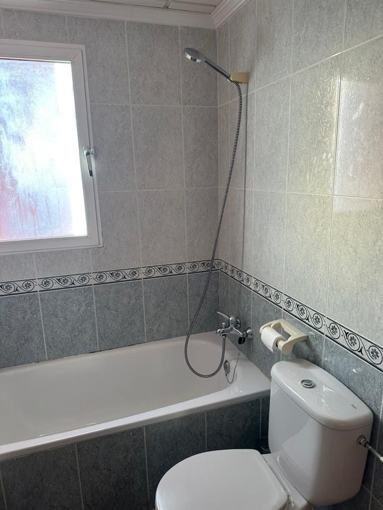 2 soverom Leilighet til leie i Guardamar del Segura med garasje - € 650 (Ref: 9868181)