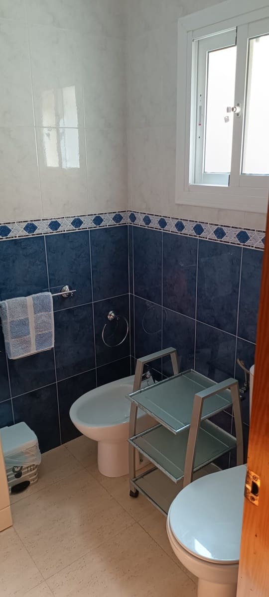 Bungalow de 3 habitaciones en Gran Alacant en alquiler con piscina garaje - 700 € (Ref: 9915263)