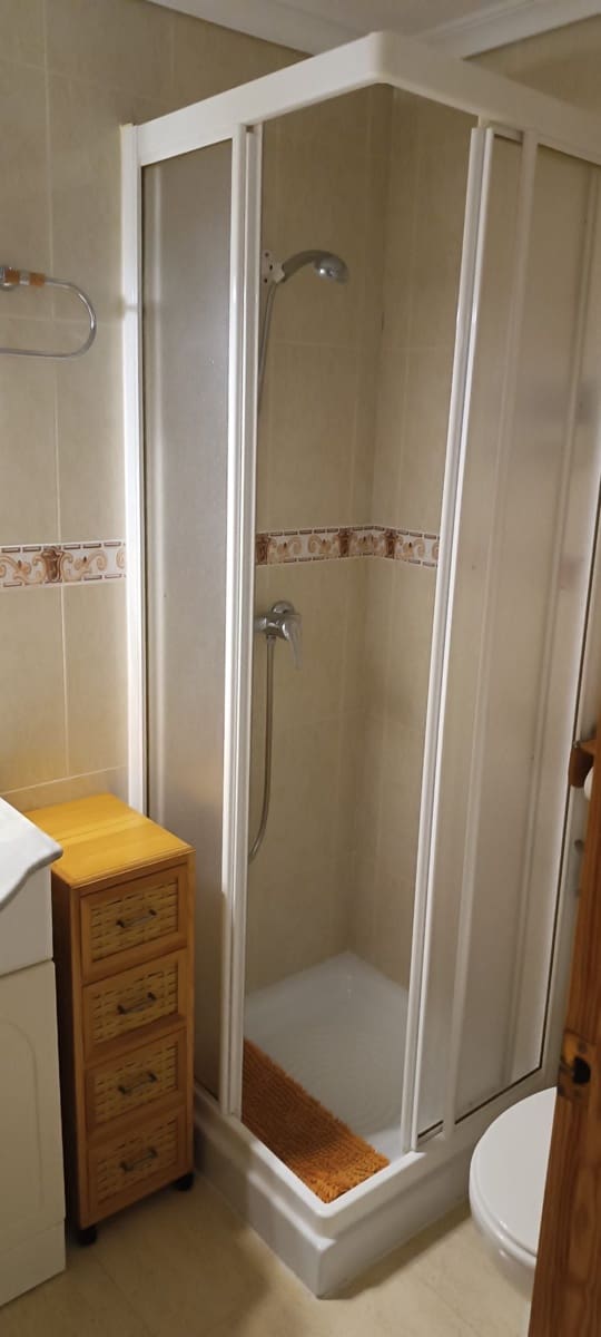 Bungalow de 3 habitaciones en Gran Alacant en alquiler con piscina garaje - 700 € (Ref: 9915263)