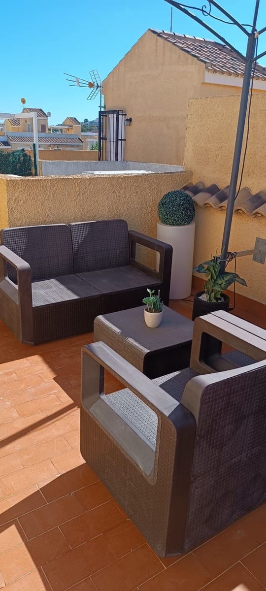 Bungalow de 3 habitaciones en Gran Alacant en alquiler con piscina garaje - 700 € (Ref: 9915263)