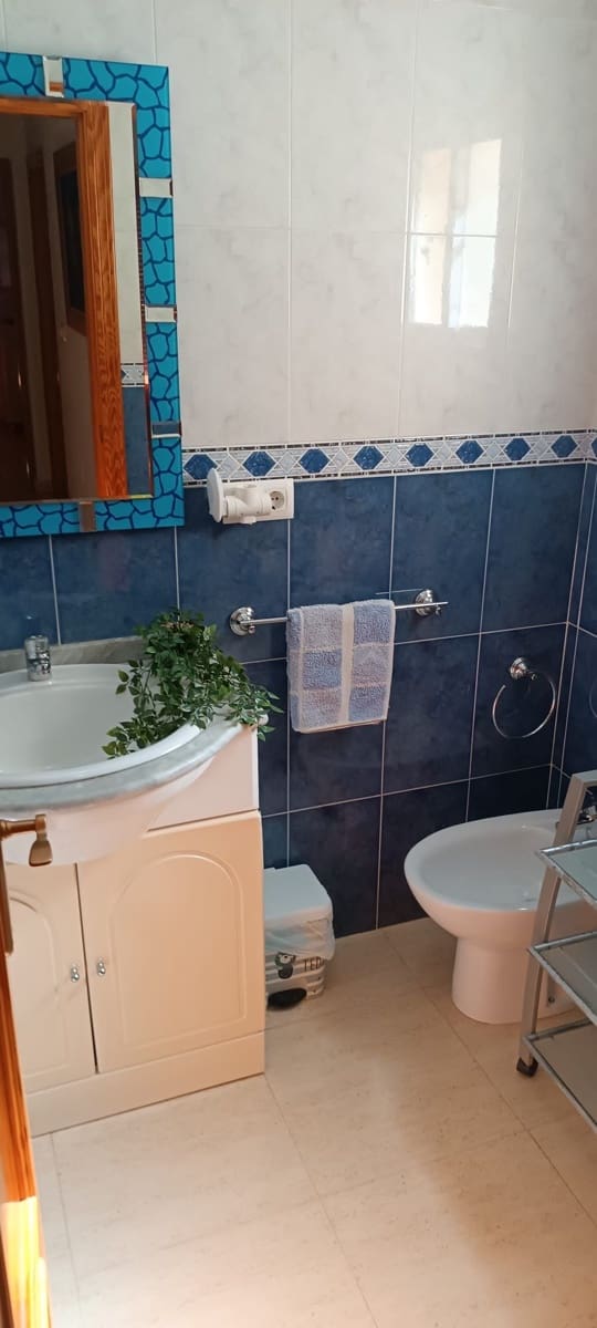 Bungalow de 3 habitaciones en Gran Alacant en alquiler con piscina garaje - 700 € (Ref: 9915263)