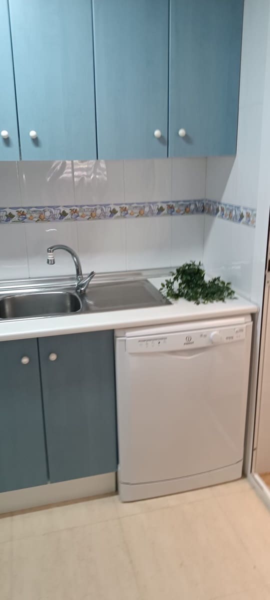 Bungalow de 3 habitaciones en Gran Alacant en alquiler con piscina garaje - 700 € (Ref: 9915263)