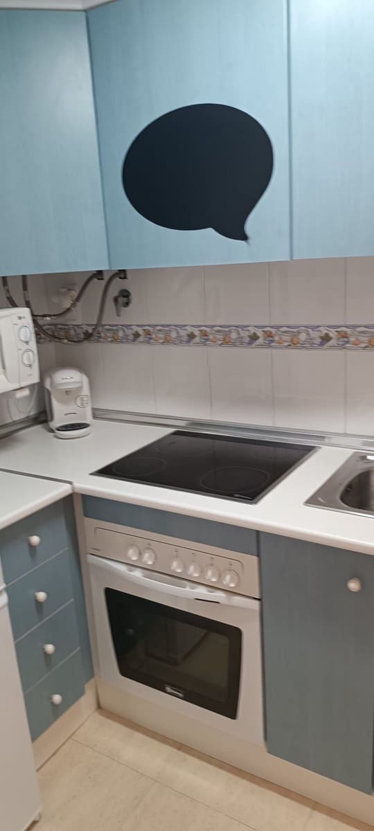 Bungalow de 3 habitaciones en Gran Alacant en alquiler con piscina garaje - 700 € (Ref: 9915263)