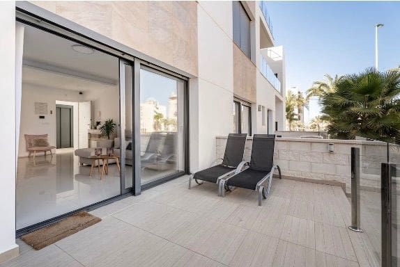 2 soverom Leilighet til leie i Gran Alacant med svømmebasseng garasje - € 1 500 (Ref: 9946974)
