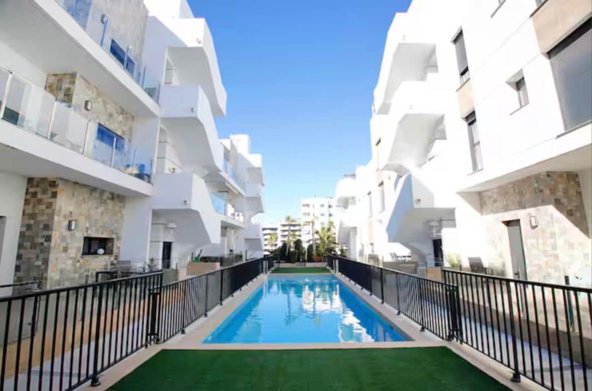 2 soverom Leilighet til leie i Gran Alacant med svømmebasseng garasje - € 1 500 (Ref: 9946974)