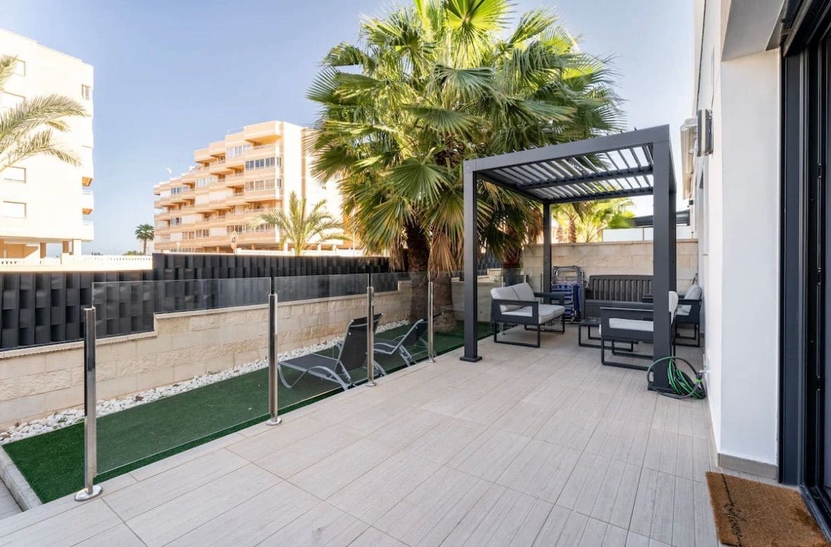 2 soverom Leilighet til leie i Gran Alacant med svømmebasseng garasje - € 1 500 (Ref: 9946974)