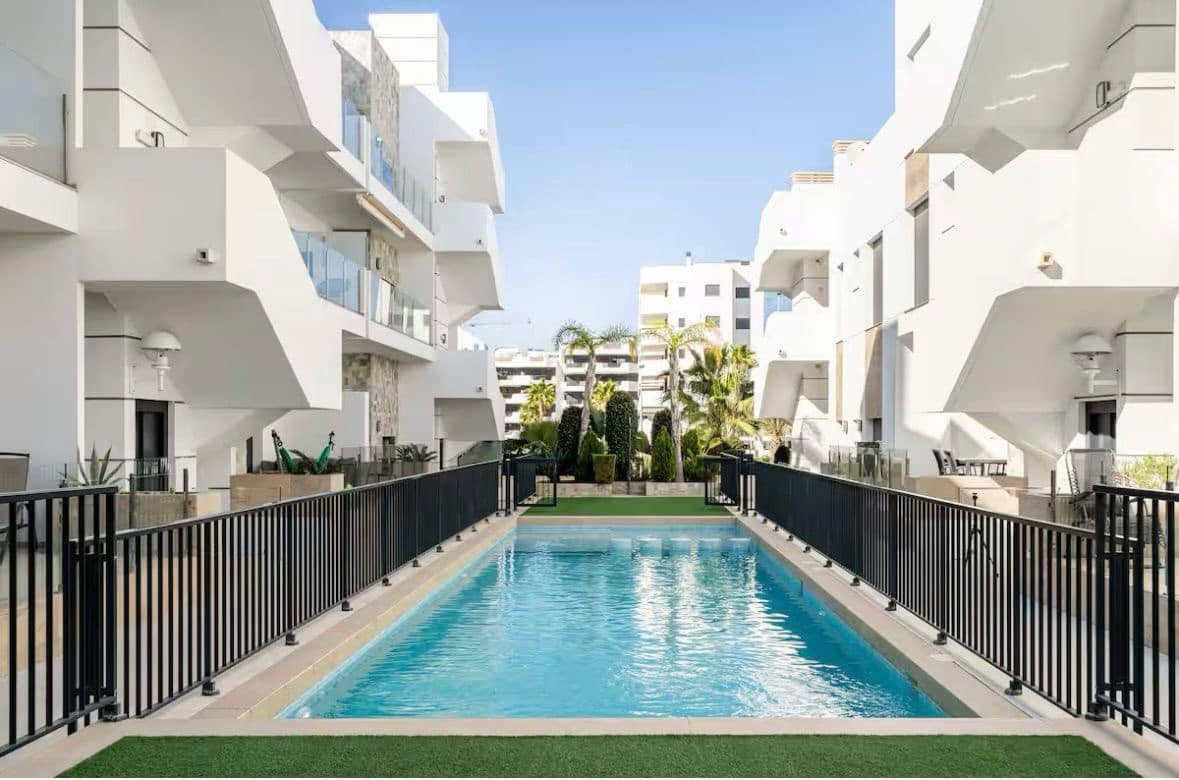 2 soverom Leilighet til leie i Gran Alacant med svømmebasseng garasje - € 1 500 (Ref: 9946974)