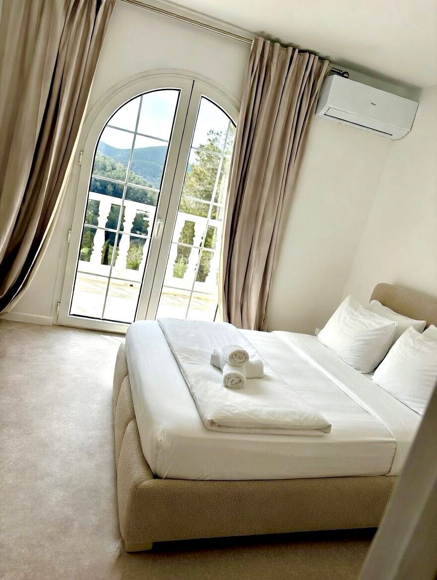 4 makuuhuone Maalaistalo vuokrattavana paikassa Cala Llonga mukana uima-altaan 
autotalli - 10 000 € (Ref: 9795199)