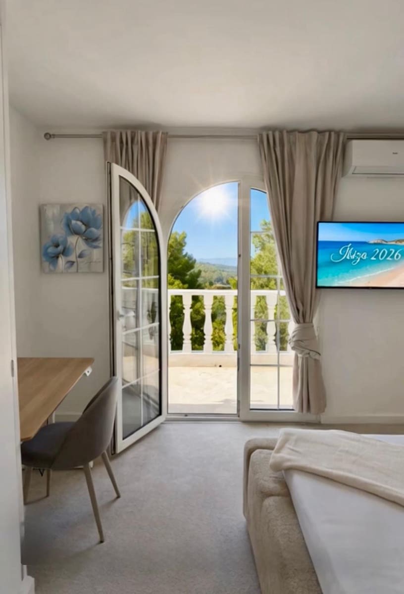 Finca/Maison de Campagne de 4 chambres à louer à Cala Llonga avec piscine garage - 10 000 € (Ref: 9795199)