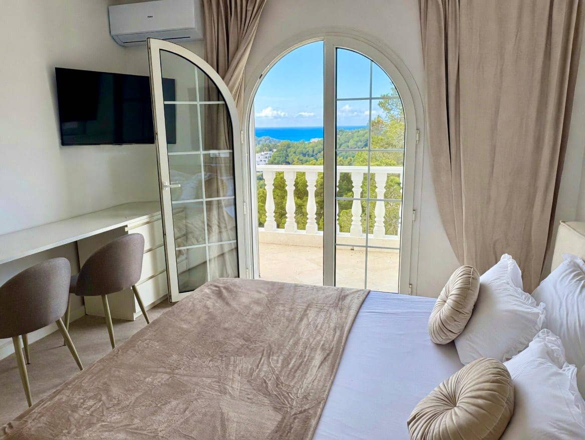 Finca/Maison de Campagne de 4 chambres à louer à Cala Llonga avec piscine garage - 10 000 € (Ref: 9795199)