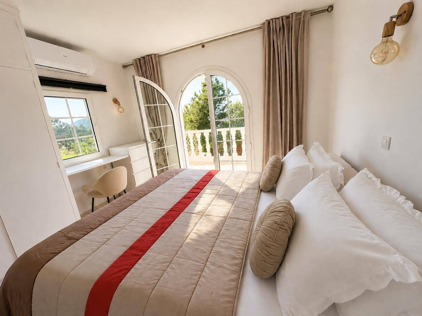 Finca/Maison de Campagne de 4 chambres à louer à Cala Llonga avec piscine garage - 10 000 € (Ref: 9795199)