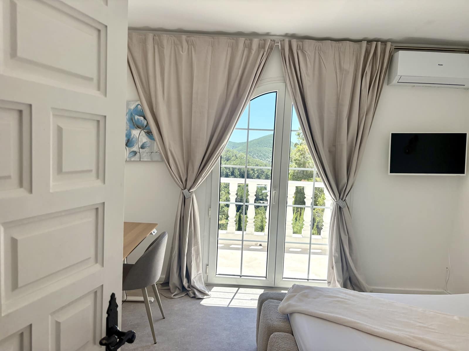 4 bedroom Finca/Country House for rent in Cala Llonga with pool garage - € 10,000 (Ref: 9795199)