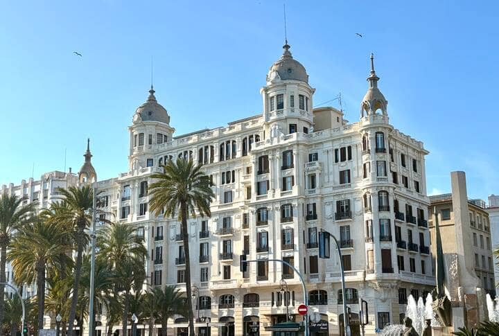 3 bedroom Beach Apartment for holiday rental in Alicante / Alacant city - € 1,500 (Ref: 9826149)
