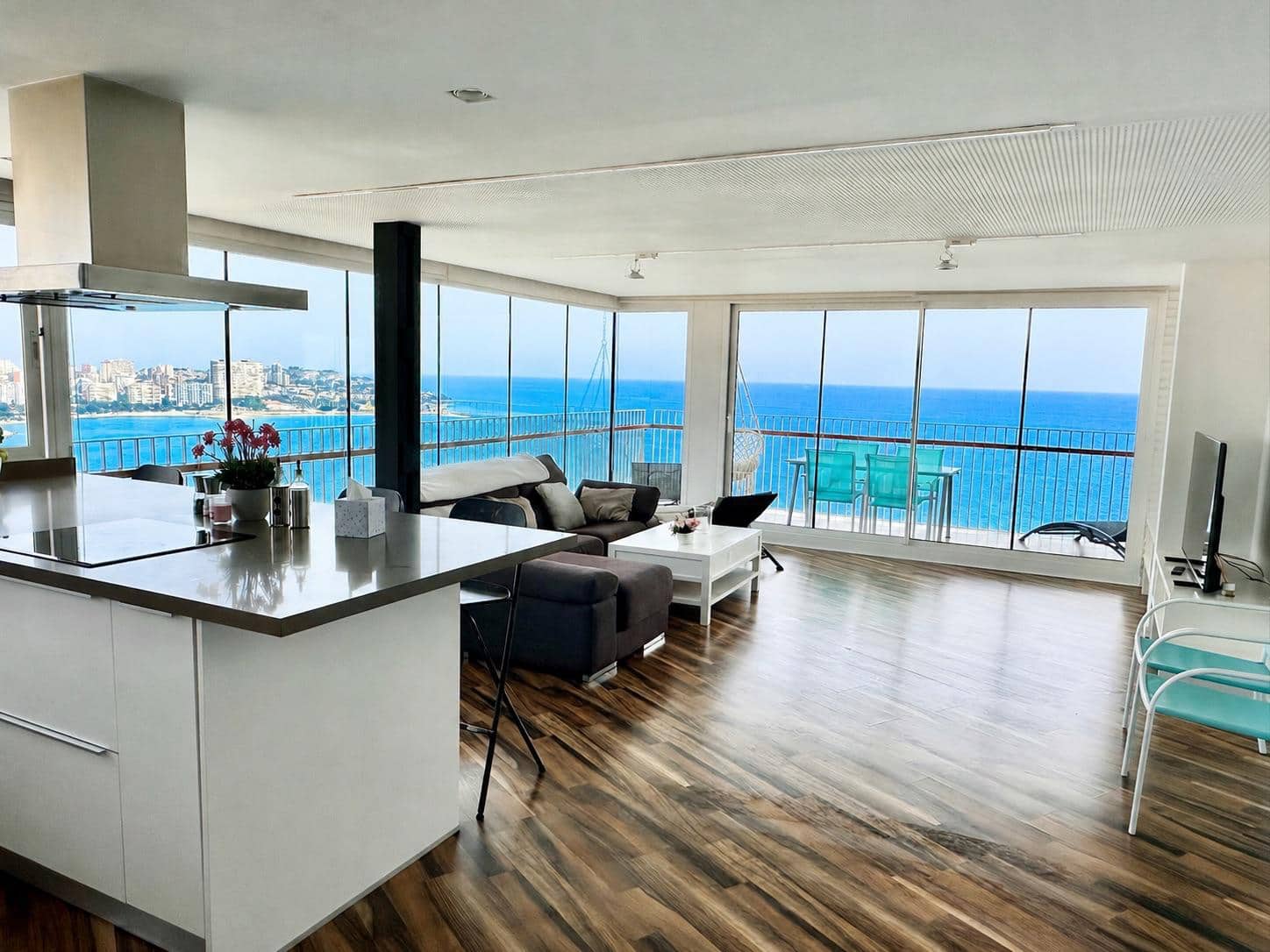 3 bedroom Beach Apartment for holiday rental in Alicante / Alacant city - € 1,500 (Ref: 9826149)