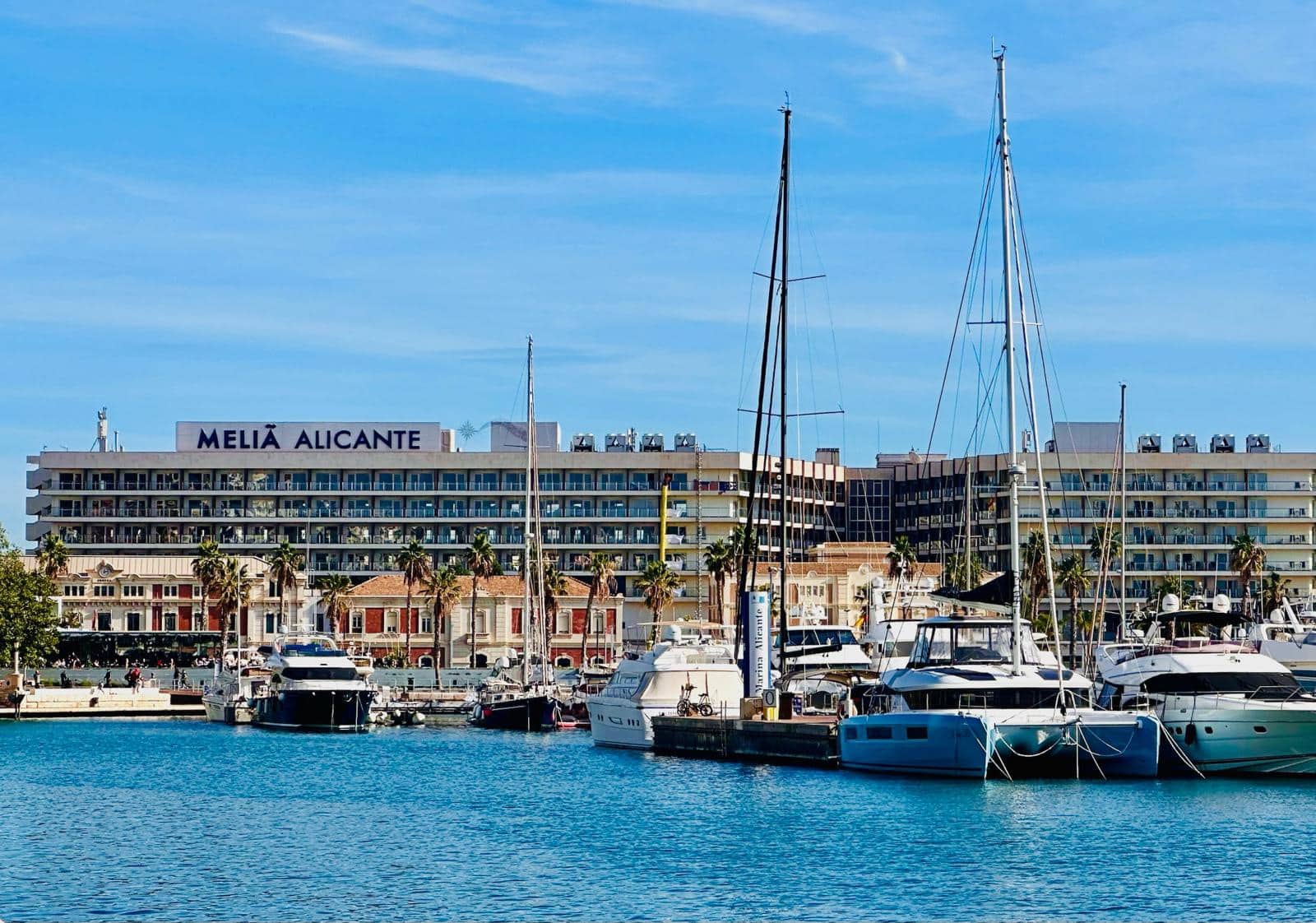 3 bedroom Beach Apartment for holiday rental in Alicante / Alacant city - € 1,500 (Ref: 9826149)