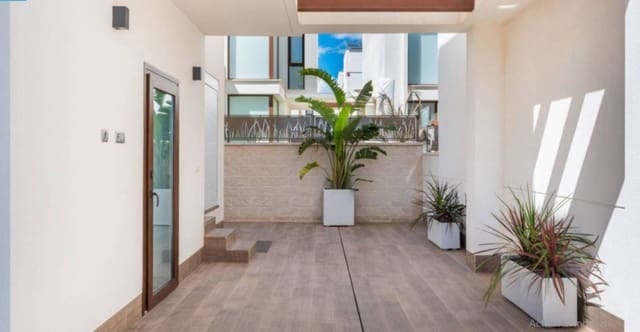 Chalet de 3 habitaciones en Los Montesinos en venta - 469.999 € (Ref: 10035877)