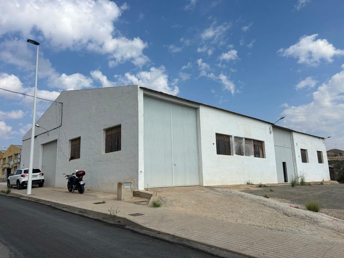 1 quarto Empresa para venda em Crevillente / Crevillent - 255 000 € (Ref: 10035895)