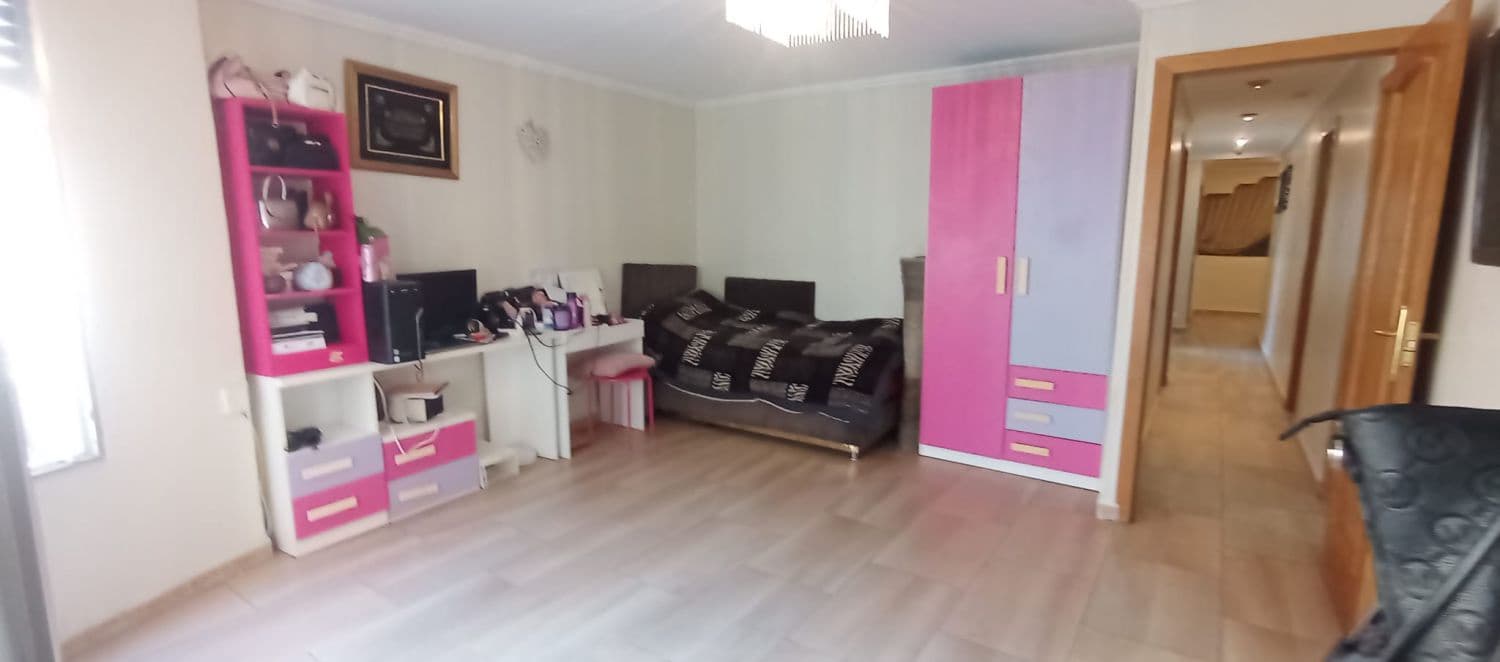 4 bedroom Flat for sale in Crevillente / Crevillent - € 124,000 (Ref: 10035904)