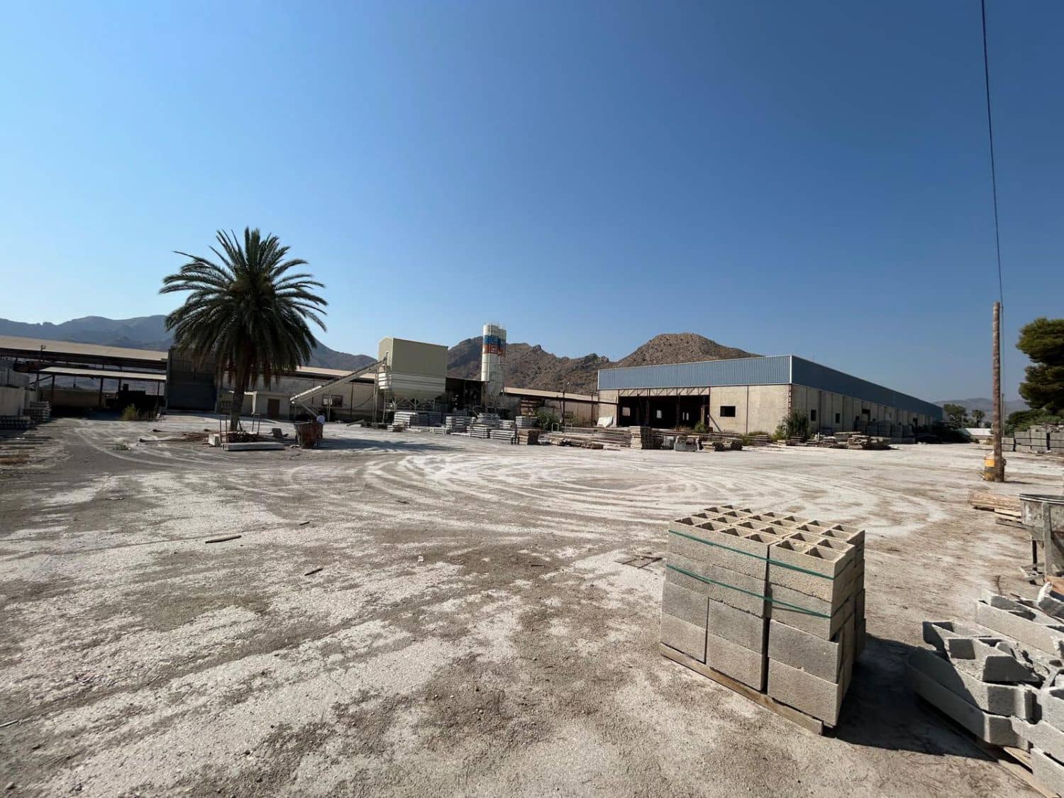 Bedrijf te koop in Cox - € 2.700.000 (Ref: 10042670)