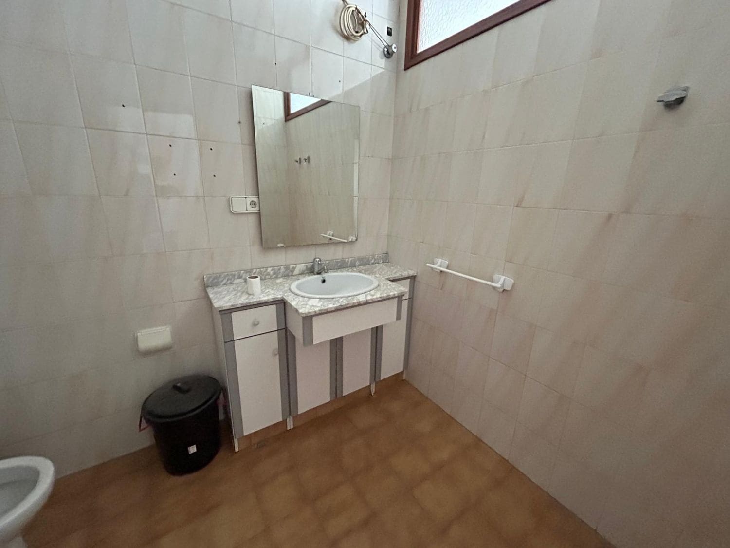 4 bedroom Business for rent in Crevillente / Crevillent - € 1,200 (Ref: 10042673)