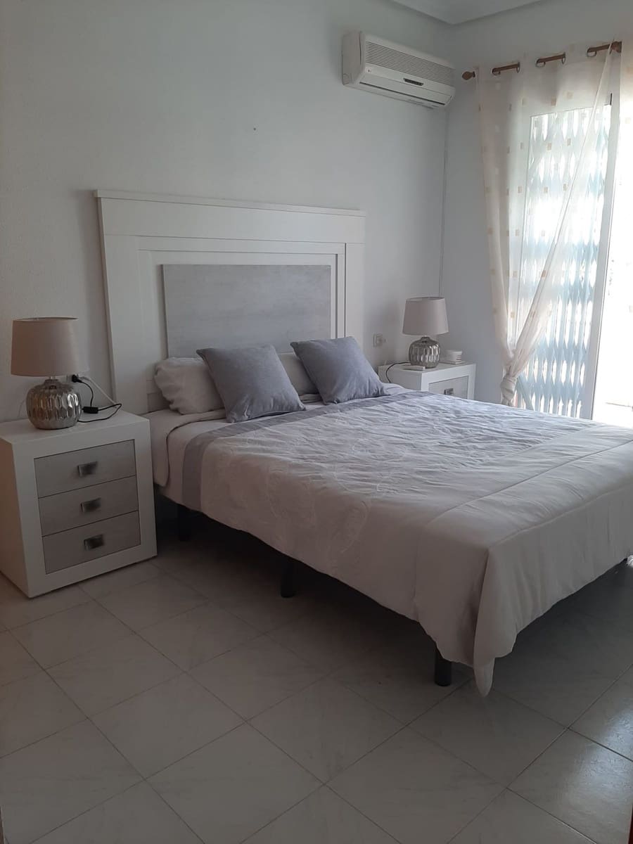 2 bedroom Villa for sale in Torrevieja - € 232,000 (Ref: 10109080)