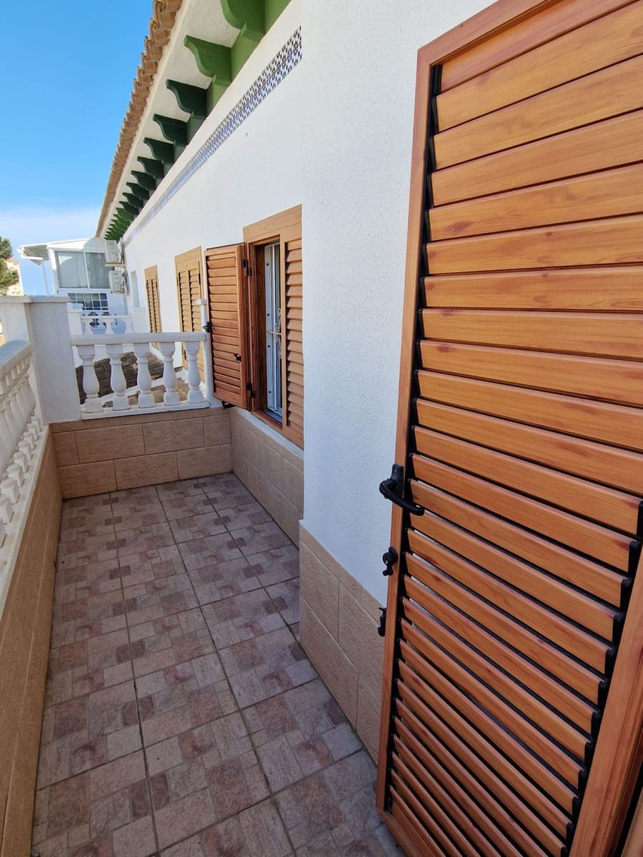2 bedroom Villa for sale in Torrevieja - € 232,000 (Ref: 10109080)