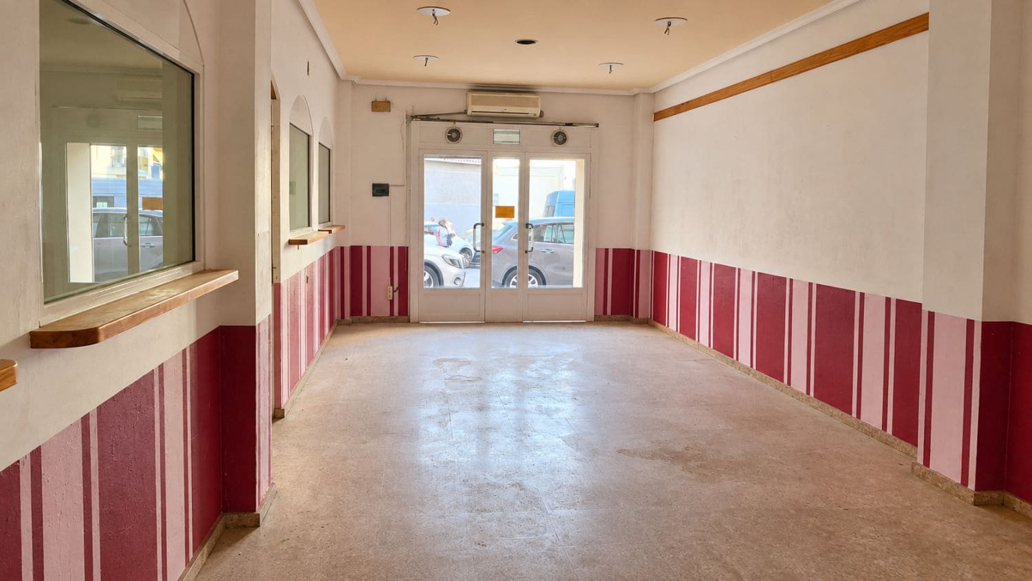 Commercial for rent in Crevillente / Crevillent - € 400 (Ref: 10109081)