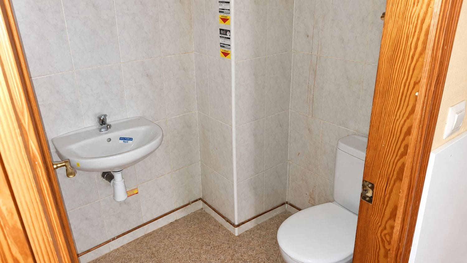 Commercial for rent in Crevillente / Crevillent - € 700 (Ref: 10109082)