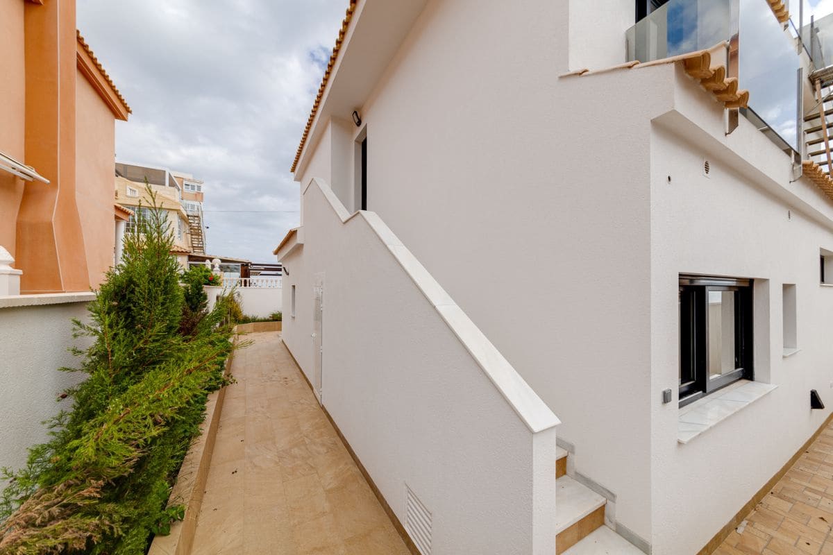 4 Zimmer Villa zu verkaufen in Cabo Cervera - 990.000 € (Ref: 8417499)