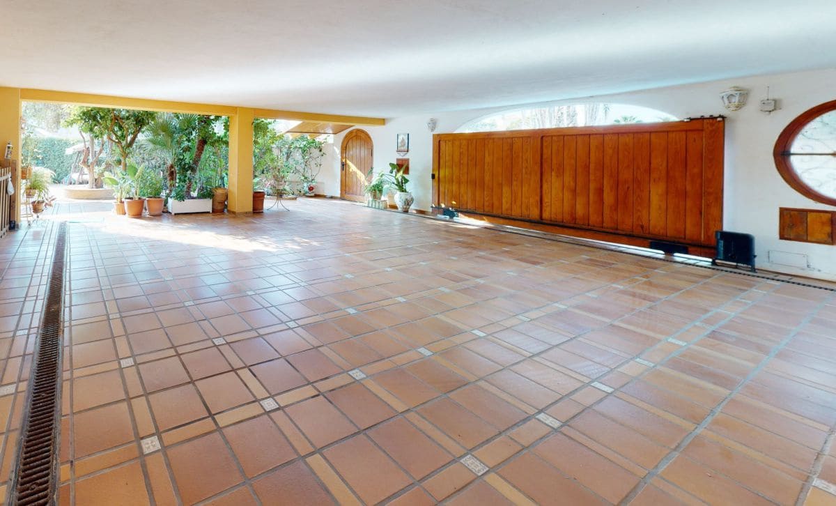 8 bedroom Villa for sale in Cabo Roig - € 4,900,000 (Ref: 8576286)