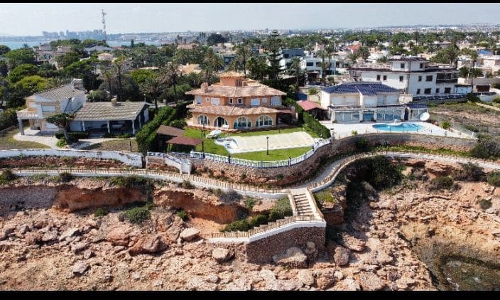 8 bedroom Villa for sale in Cabo Roig - € 4,900,000 (Ref: 8576286)
